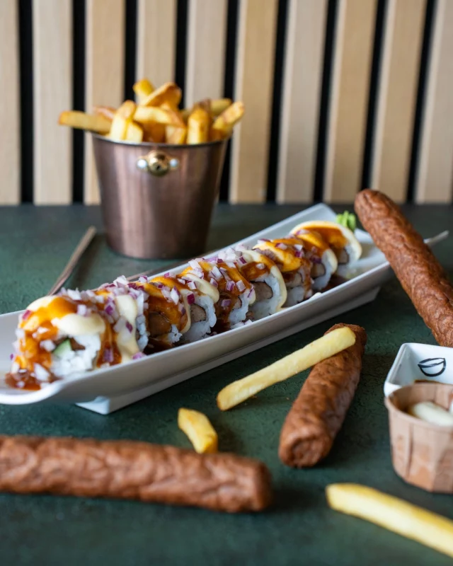 𝗡𝗘𝗪: 𝗦𝘂𝘀𝗵𝗶 𝗙𝗿𝗶𝗸𝗮𝗻𝗱𝗲𝗹 𝗦𝗽𝗲𝗰𝗶𝗮𝗮𝗹 🔥

Sushi with the Dutch frikandel, curry sauce, creamy mayonaise and raw onions - the ultimate Dutch x Japanese fusion we never knew we needed. 🇳🇱🍣

➡️ Swipe to see our secret ingredient 👀

#dadawan #dadawanfood #sushifrikandel #frikandelsushispeciaal #aprilfools #happyaprilfools #yougotpranked