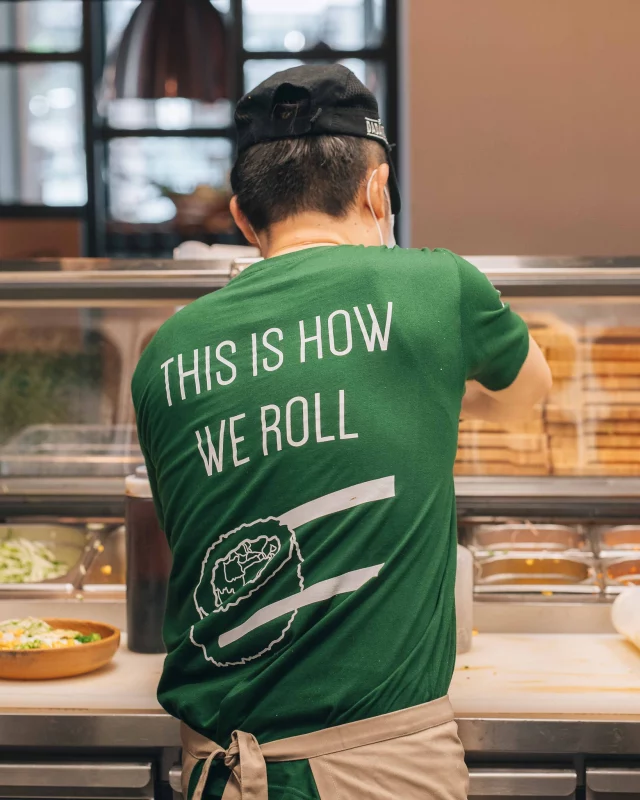 Not all heroes wear capes… because these ones wear DADAWAN shirts. 😎

They’re the friendly faces behind the counter, the quick hands in the kitchen, the masters of the Stone Plate sizzle, and the reason your favorite dish hits just right!

They move fast, laugh loud, and always bring the good vibes. DADAWAN isn’t DADAWAN without them. 💚

Do you also want to be part of the DADAWAN family? Apply now via our website!

#dadawan #dadawanfood #dadawanstaff #staff #workingatdadawan